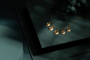 Professional How to Choose a Trusted Jewellery and Bullion Specialist in Hull at Big Gold Jewellery in Hull. Visit our showroom at 51 Jameson Street for transparent per-gram pricing.