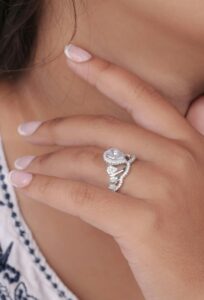 Professional Buying Silver in Hull: Your Expert Guide for 2026 at Big Gold Hull