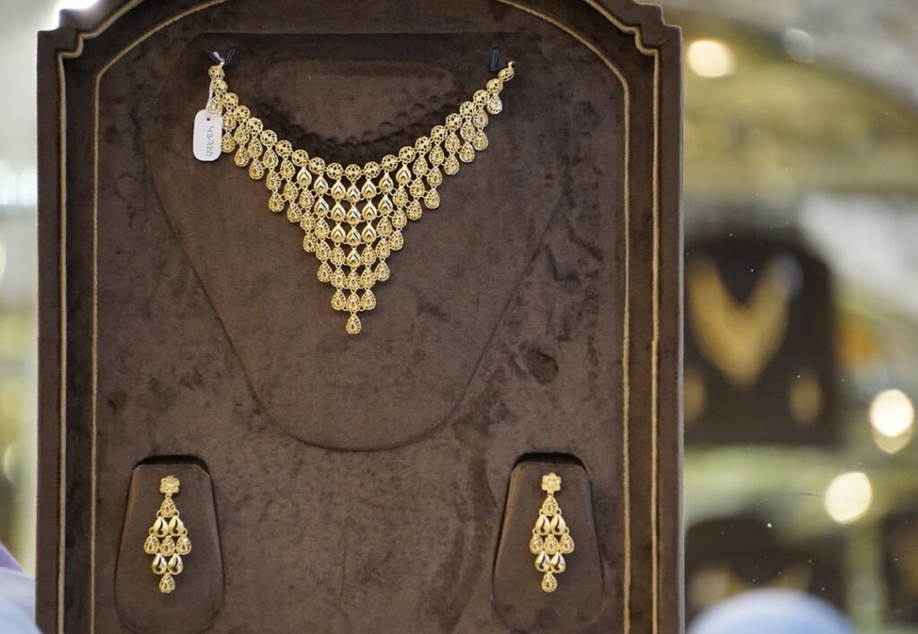 Professional Gold Price Today UK Per Tola 2026: Your Hull Guide to Fair Value at Big Gold Hull
